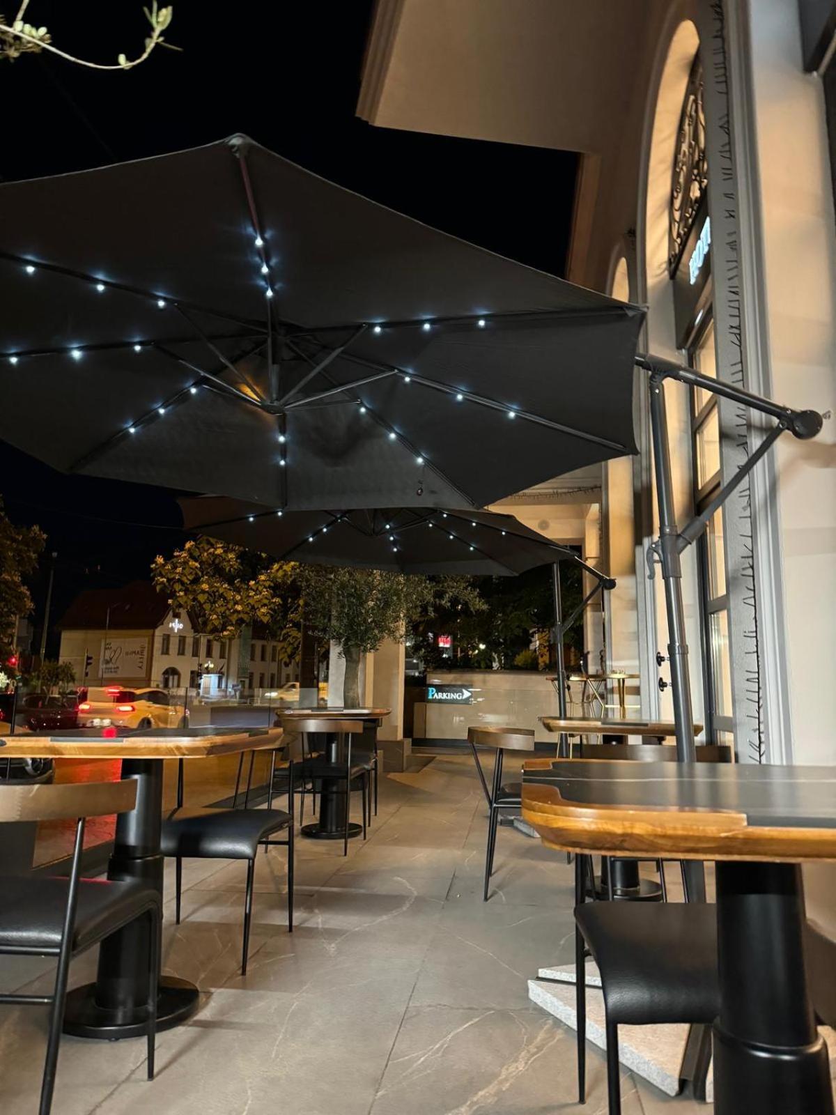 טימישוארה Cosmopolita Boutique Hotel מראה חיצוני תמונה