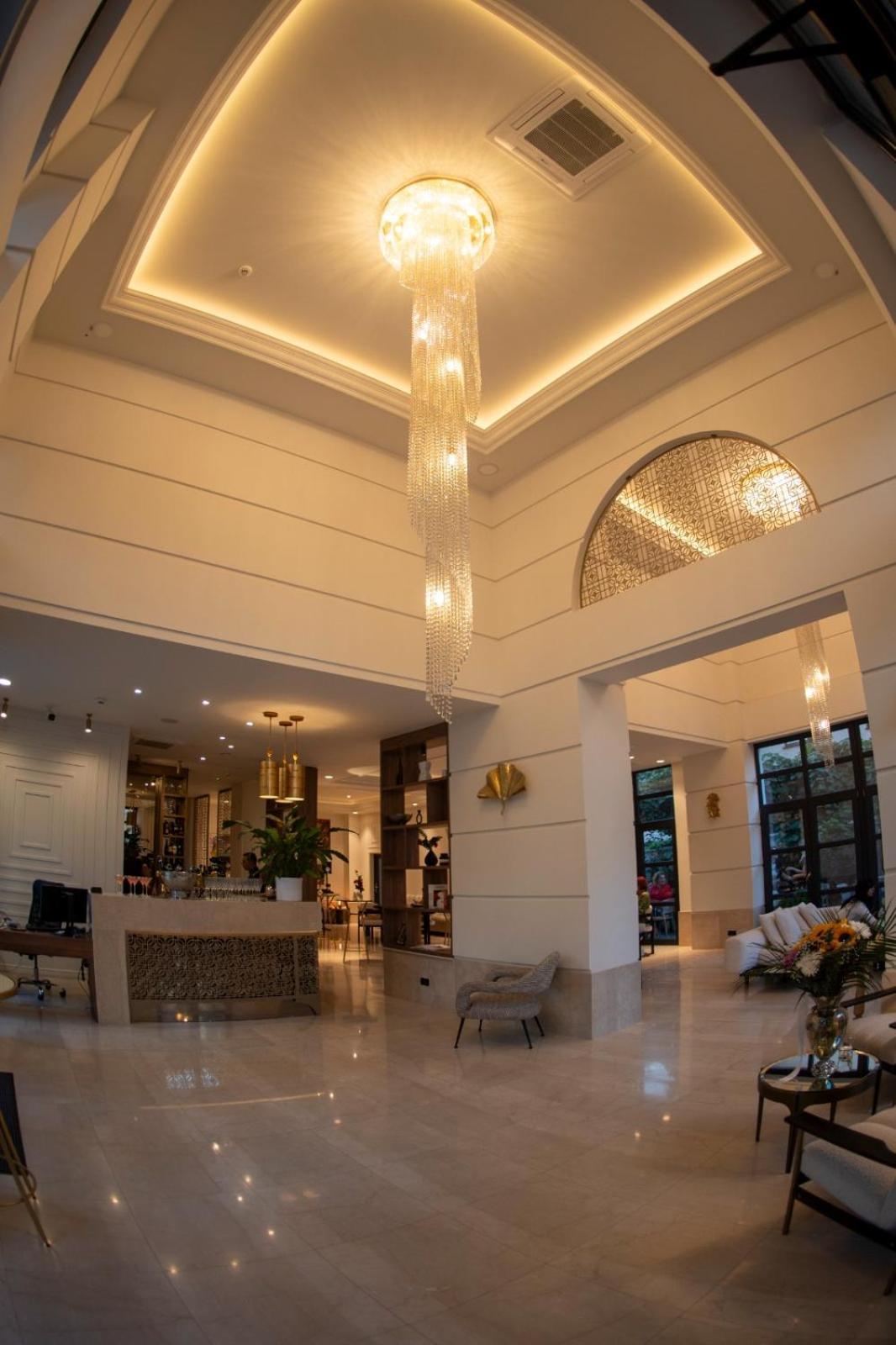 טימישוארה Cosmopolita Boutique Hotel מראה חיצוני תמונה