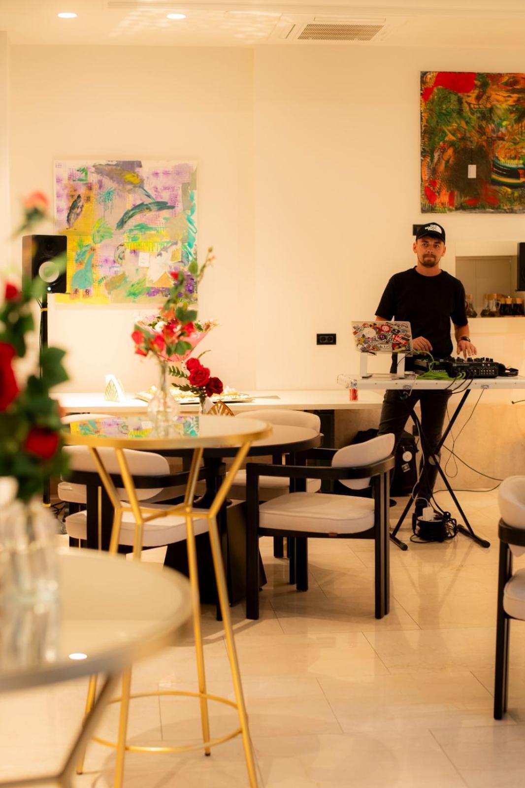 טימישוארה Cosmopolita Boutique Hotel מראה חיצוני תמונה